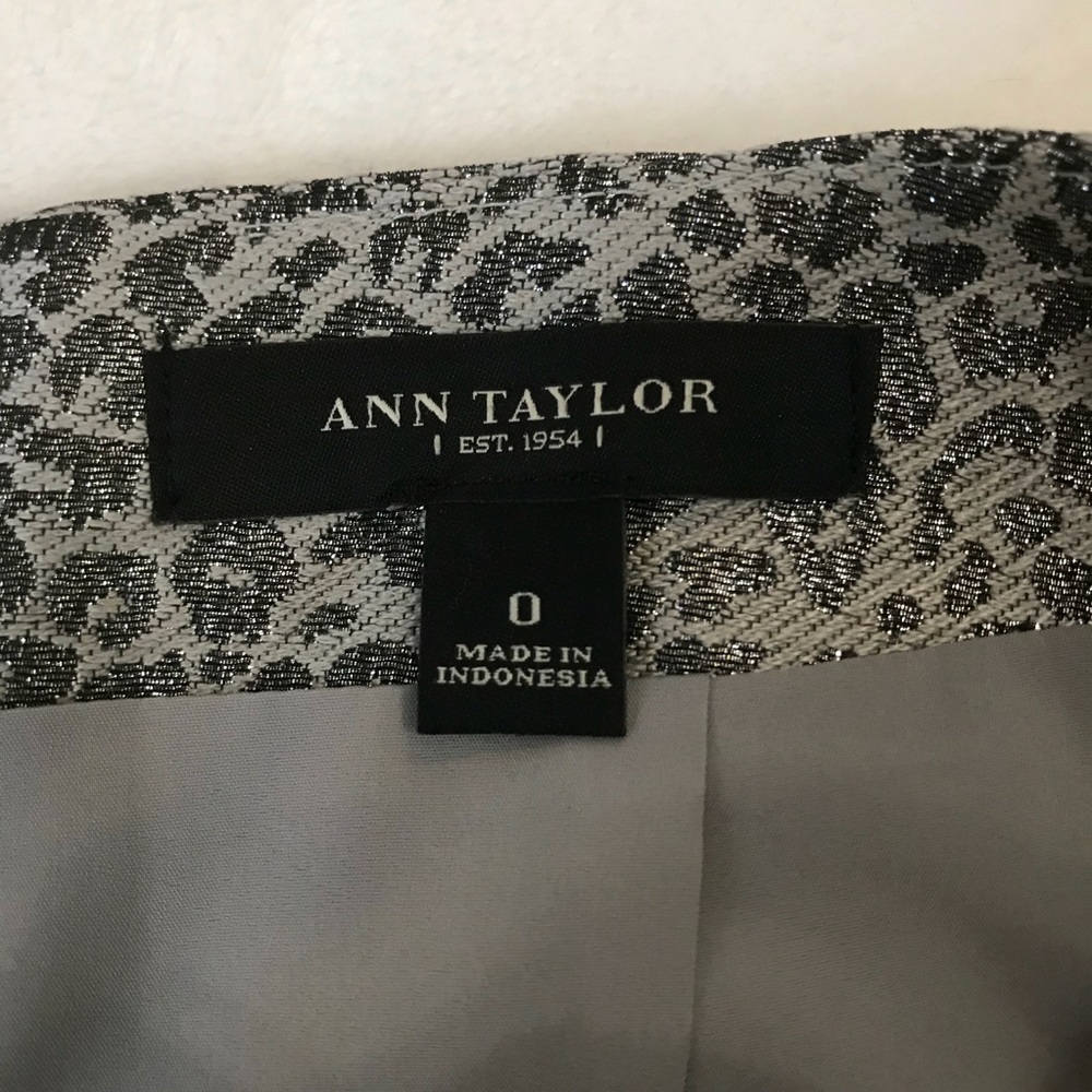 NWOT🌟 Ann Taylor Silver Knee Length Pencil Skirt - Picture 7 of 7